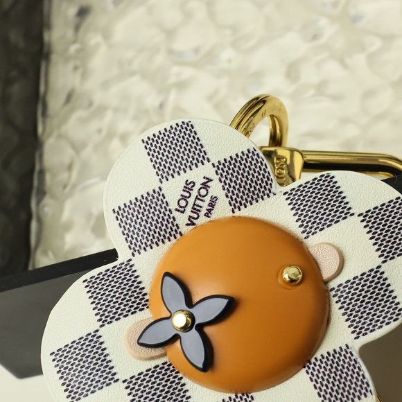 Fashion Viviennr  Orange and Black Flower Keychain Damier Azur - Picture 1 of 3